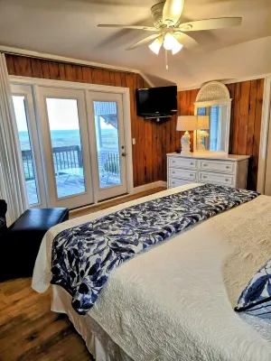 Oceanfront House 5Br/5BA-Newly Updated-Ramp No Steps-Linens Included-Large Decks Hotels in Holden Beach