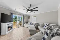 Cozy Coastal Retreat By Venice Beach!