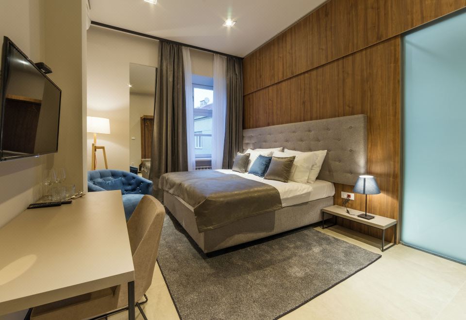 4. 데즈만 럭셔리 ..