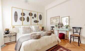 Graziella, Luxury Apartment 2 Bedrooms, Terrace and Private Parking Downtown Lucca