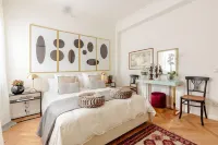 Graziella, Luxury Apartment 2 Bedrooms, Terrace and Private Parking Downtown Lucca Hoteller i Mugnano