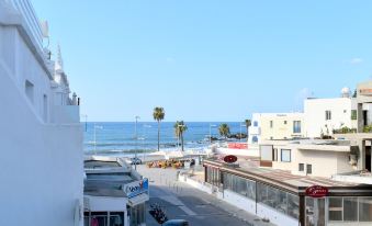 Phaedrus Living Seaside Lighthouse 66