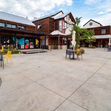 Cozy Retreat | Walk to Unc | Free Cruiser Bikes