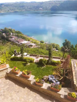 Accommodation with Lake View with Jacuzzi Hotel a Ariccia