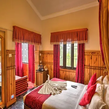 Pine Borough Inn Hotels near Kodaikanal Lake