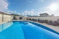 Elysia Wellness Retreat - Swimmingpools