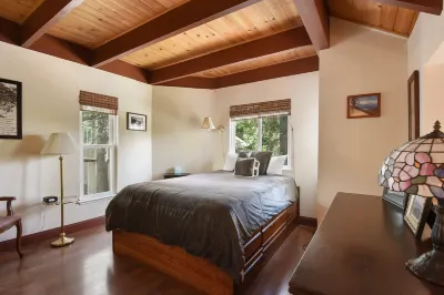 Tahoe City Getaway Minutes From Lake and Activities