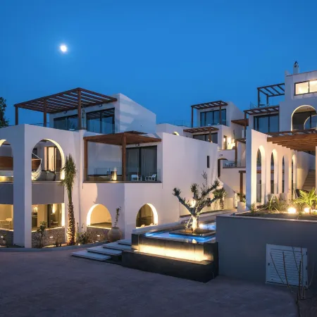Vaya Suites by Omilos Hotels Отели рядом с достопримечательностью «Пляж Амудара»