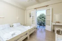 The Mayflower Studios & Apartments - 3-Star