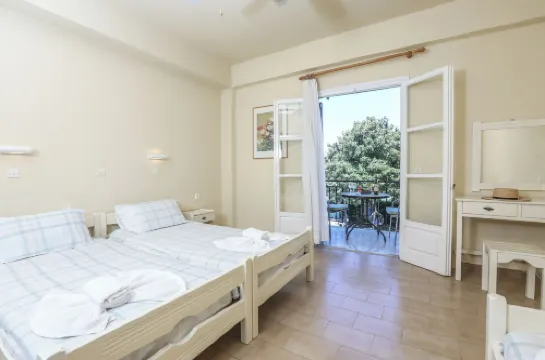 The Mayflower Studios & Apartments