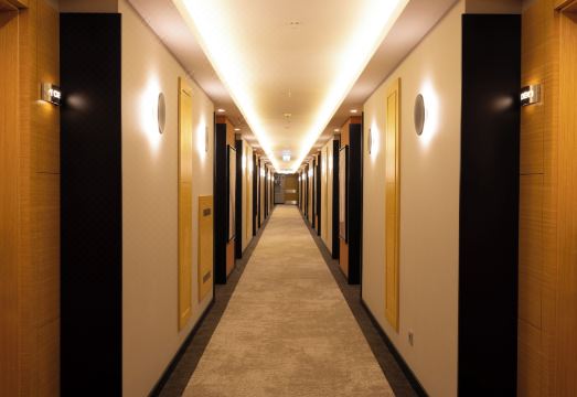 빌켄트 호텔의 고급스러운 실내 수영장