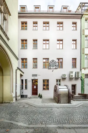 Aparthotel New Lux Отели рядом с достопримечательностью «University of Wrocław»