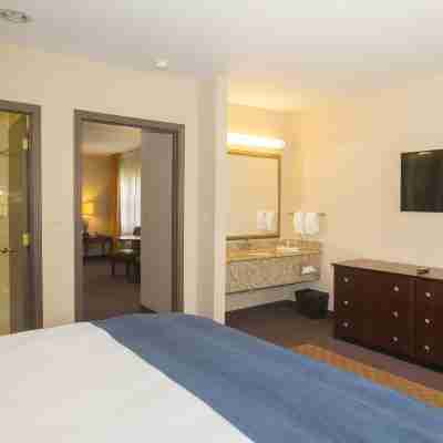 Ivy Court Inn and Suites Rooms