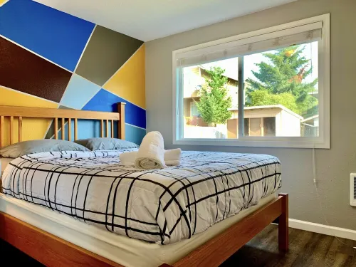 2 BR Single Story Townhouse w King Bed