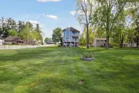 Beautiful Lake Front House on Clark Lake with a Large Yard!  Sleeps 20+