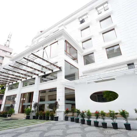 Coral Reef Hotel Отели рядом с достопримечательностью «Остров Болгатти»