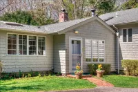 Spacious Yard and Meditation Room - Luxurious Tranquil Cottage