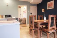 Charming cottage by a stream with trails from the doorstep in the peak district