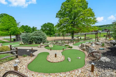 Stunning Lakefront Villa with Pools and Views - Exquisite Family Retreat Отели в г. Pine A Township