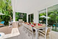 Stunning Canal Front with Private Pool and Rooftop Views - Luxurious Haven