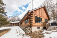 Private Hot Tub and Scenic Mountain Views - Stunning Rustic Elegance