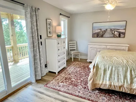 Panoramic Marsh Views and Kayak Access - Tranquil Island Haven