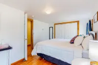Relaxing home with gas grill, washer/dryer, TV, kitchenette - close to mall