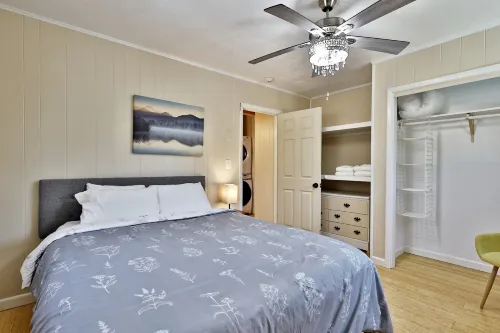 Hot Tub and Cozy Living Space Perfect for Groups - Charming Retreat Hotels in Killington
