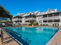 Upscale Comfort and Scenic Lake Views - Stunning Coastal Retreat