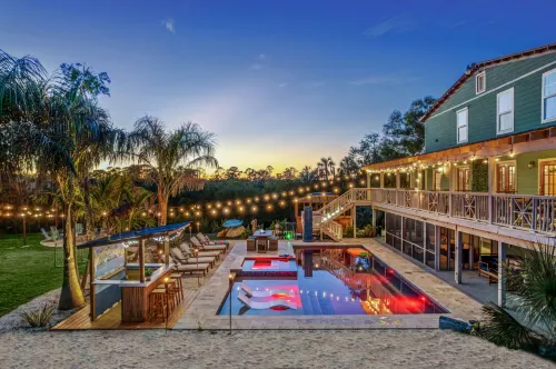Heated Pool, Hot Tub, and Scenic Views - Luxurious Retreat