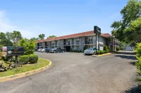 Private Porch and Full Kitchen Amenities - Inviting Spacious Oasis