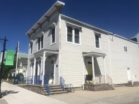Charming Upper-Level Apartment with Gas Fireplace - Unique Coastal Retreat