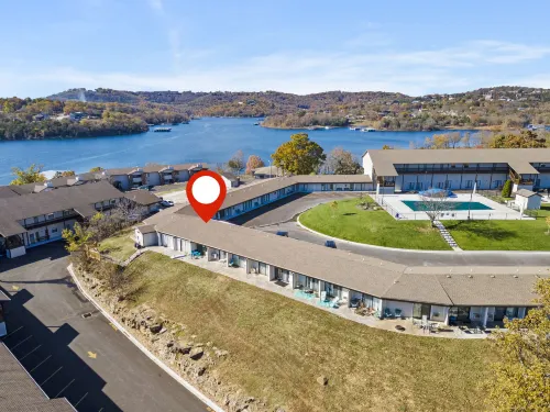 Table Rock Lake Access and Indoor Pool - Charming Cozy Getaway Hotels in Kimberling City