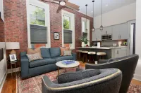 Cozy Space Near Downtown Vibrance and Views - Charming Loft Retreat Các khách sạn ở Knox County