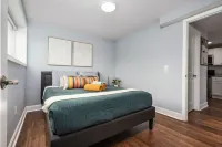 Newly Renovated 2 Bedroom فنادق في 