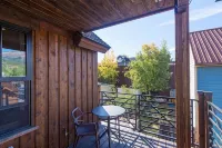 Incredible Ski Resort Views and Spacious Balcony - Stylish Getaway Hotels near Goods