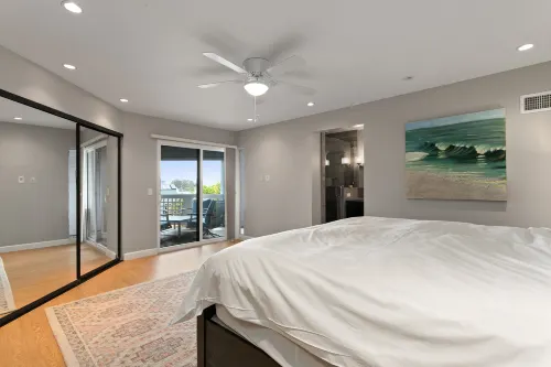 Ocean View Decks and Stylish Comfort - Gorgeous Coastal Retreat