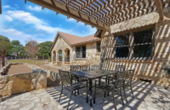 Cozy Interior and Beautiful Outdoor Space - Charming Retro Escape