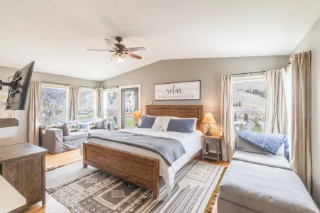 Hot Tub, Unparallel Views, Dogs Welcome