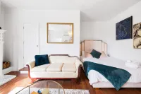 Elegant Design and Modern Comfort - Charming Historic Retreat