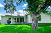 Dog-friendly home w/ a furnished patio, free WiFi, & central A/C- near cove Hotels in Buchanan Dam