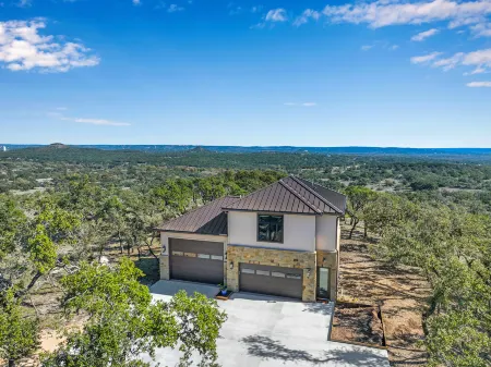Captivating Hill Country Views and Private Hot Tub - Elegant Loft Retreat