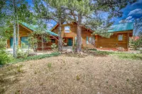 Mountain Views and Private Hot Tub - Dazzling Modern Escape