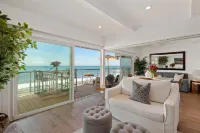 Ocean Views and Indoor Outdoor Living - Chic and Cozy Retreat