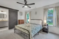 Pooler Charm: Cozy Retreat Minutes from Savannah Hotels in Pooler