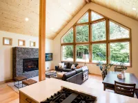 Elegant Chalet with Hot Tub and Gourmet Kitchen - Luxurious Mountain Retreat