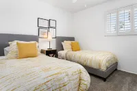 Sleek Oasis - Designer Pool, Massive Game Room Hotels in Indio