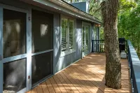 Charming Cottage with Screened Porch and Gourmet Kitchen - Inviting Retreat