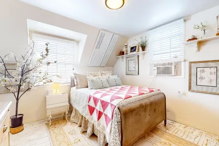 Spacious home with private heated outdoor pool, hot tub, patio, grill & W/D