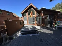 Oceanview Cabin 18 with Private Jacuzzi Hotels in Smith River